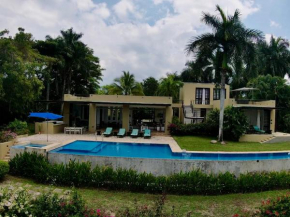 Casa en Club Mesa de Yeguas Anapoima Cun
